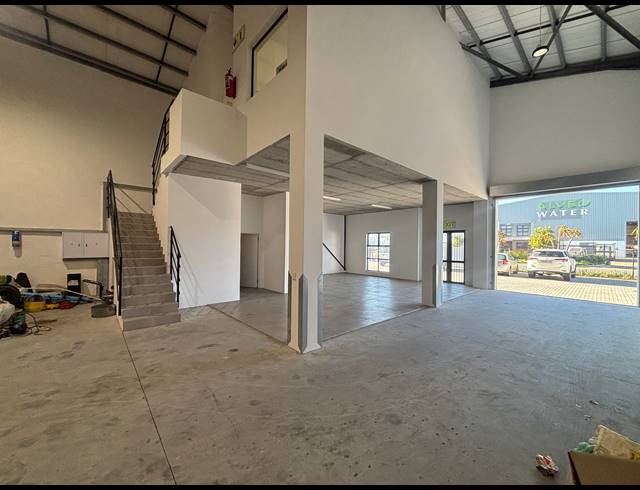 500M² WAREHOUSE TO LET IN FIRGROVE